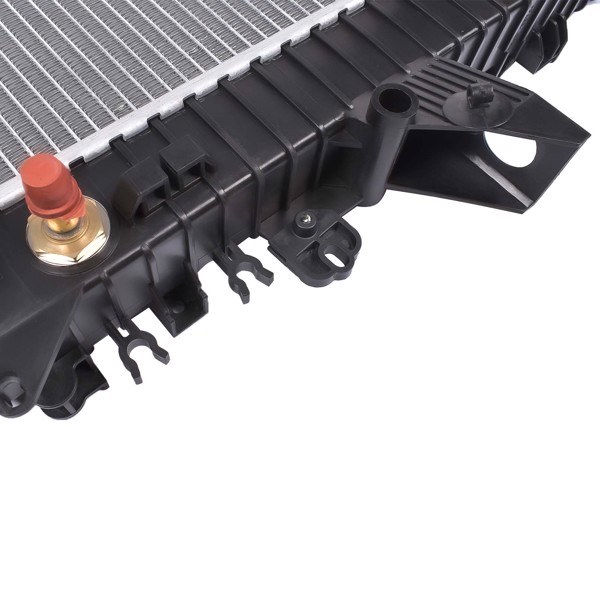 散热器 Aluminum Radiator LR021777 for Land Rover LR3 4.0L 4.4L 2005-2009 PCC500040-11