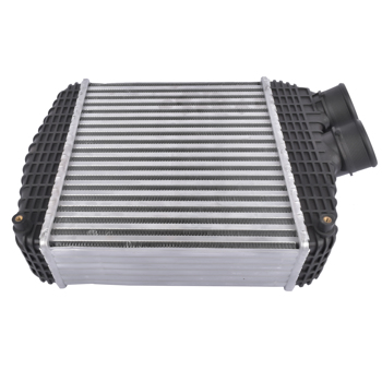 中冷器 Right Radiators For Maserati Ghibli Levante Quattroporte 3.0L V6 GAS 670035635