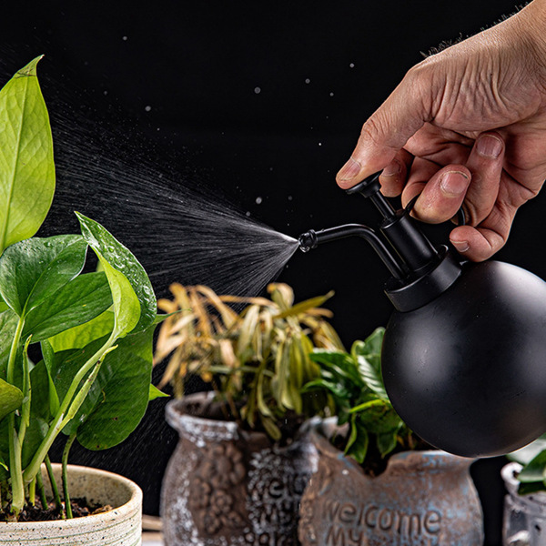 500ml Watering Pot Vintage Hand Press Spray Bottle Garden Balcony Accessory Black-8